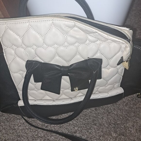 Selling my Betsy Jonesboro Hand Bag - Picture 2 of 2